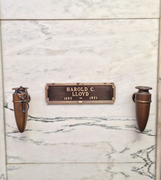 ملف:Harold Lloyd Grave.JPG