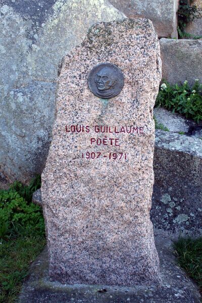 ملف:Louis Guillaume Monument Brehat.jpg