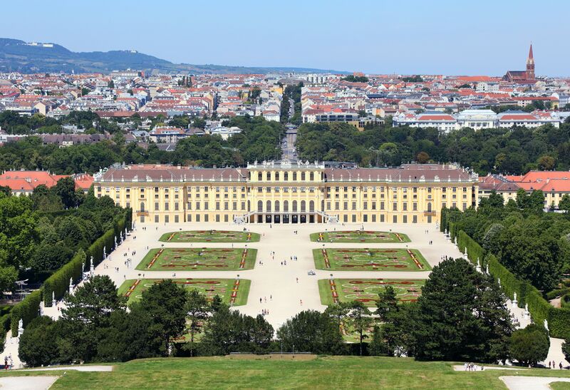 ملف:Wien - Schloss Schönbrunn.JPG