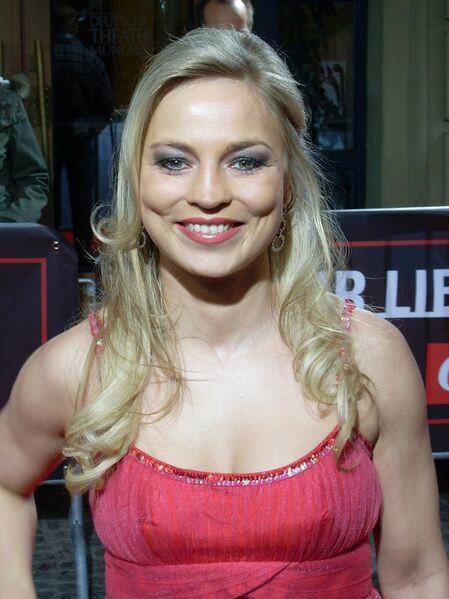 ملف:Regina Halmich Diva2008.JPG