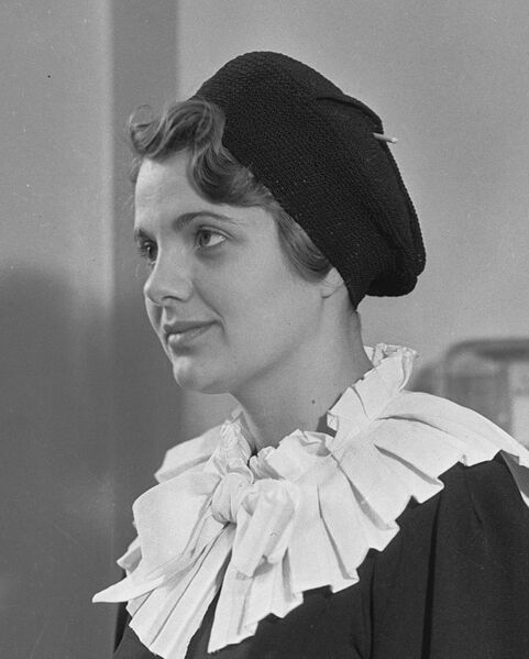 ملف:Roberta Semple Salter, 1930s.jpg