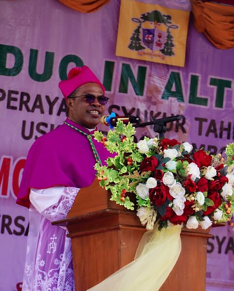 ملف:Seno Ngutra.jpg