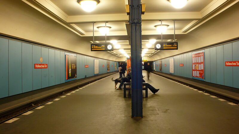 ملف:UBahnhofHalleschestor.JPG