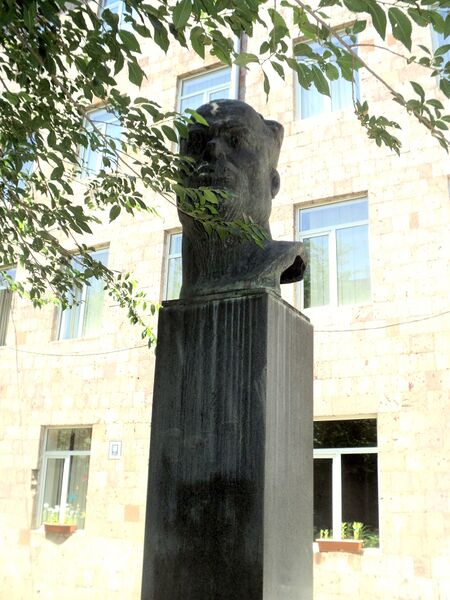 ملف:ՆԱԻՐԻ ԶԱՐՅԱՆ3.JPG