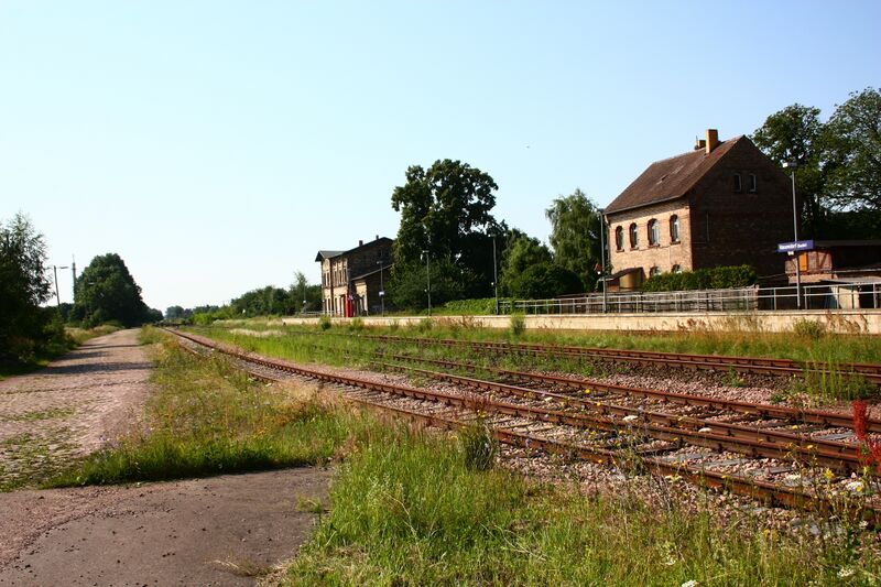 ملف:Bahnhof Nauendorf (Saalekreis).JPG