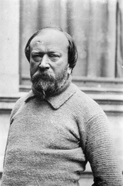 ملف:Carlo Bugatti (1920).jpg