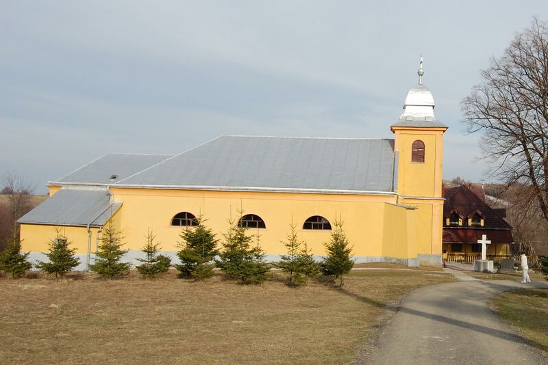 ملف:Catholic church nova huta.jpg