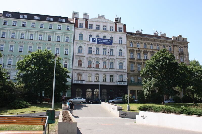 ملف:Fugnerovo namesti Praha 6252.JPG