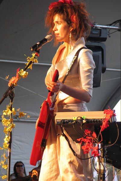 ملف:Imogen Heap Coachella 2.jpg