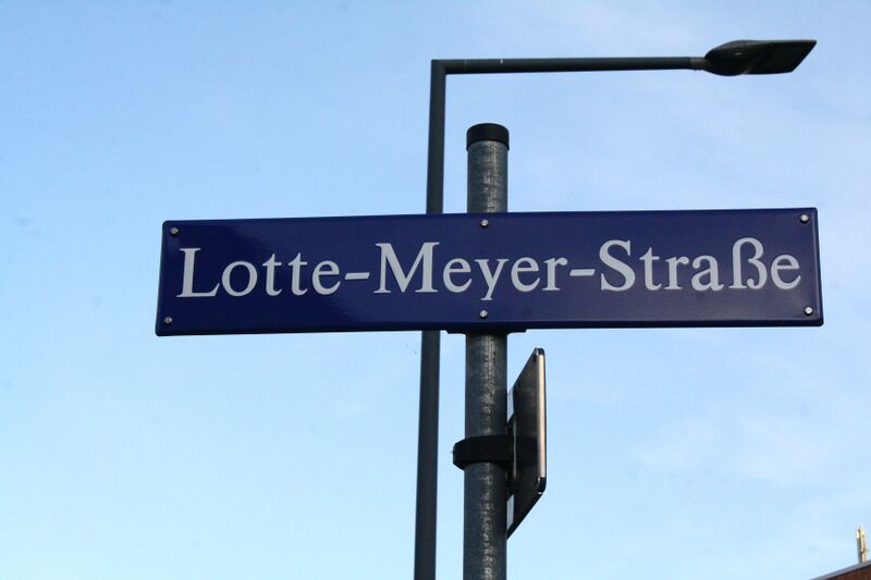 ملف:Lotte-Meyer-Straße Omsewitz 2020 03.jpg