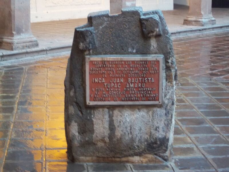 ملف:MonolitoJBTúpacAmaru.JPG