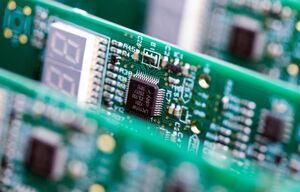 حرب الرقائق الإلكترونية 1.jpeg