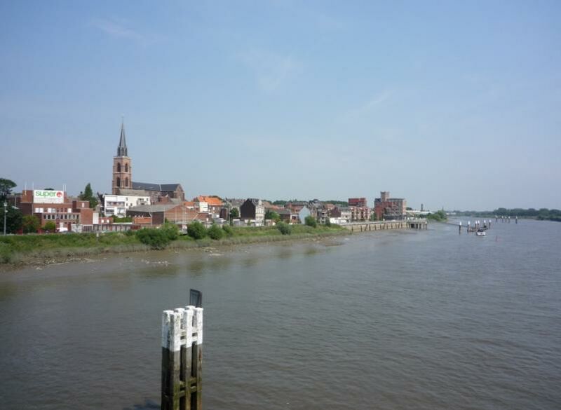 ملف:Boom aan de Rupel.JPG