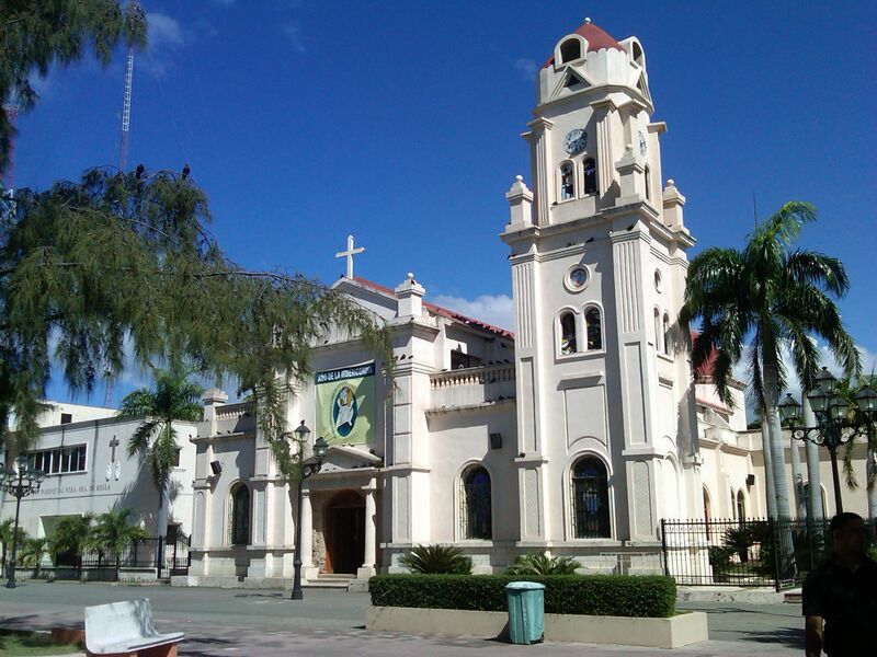 ملف:Catedral Baní RD.jpg