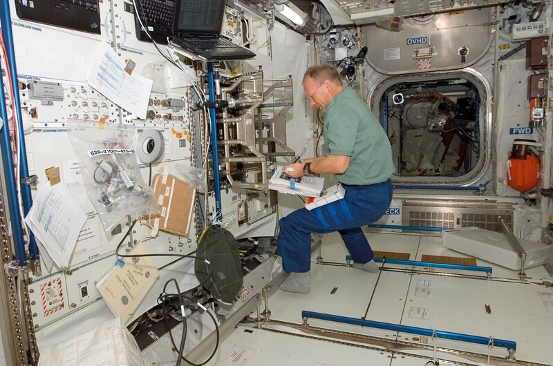 ملف:Interior Columbus module.jpg
