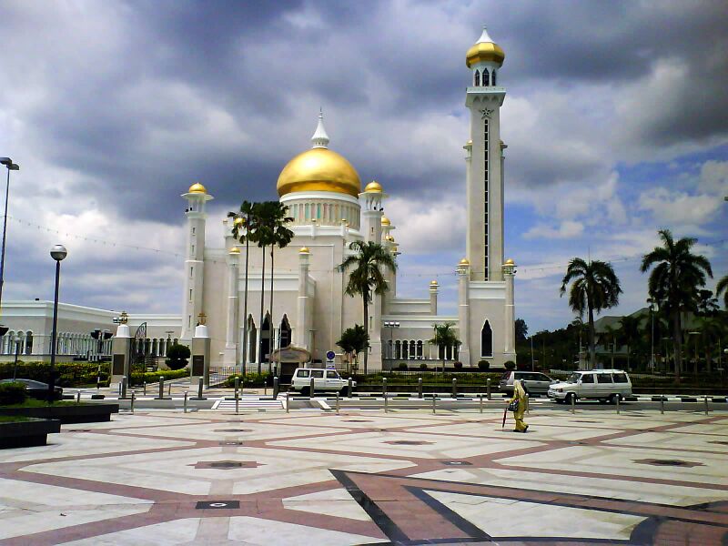 ملف:Omar Ali Saifuddin Mosque.JPG