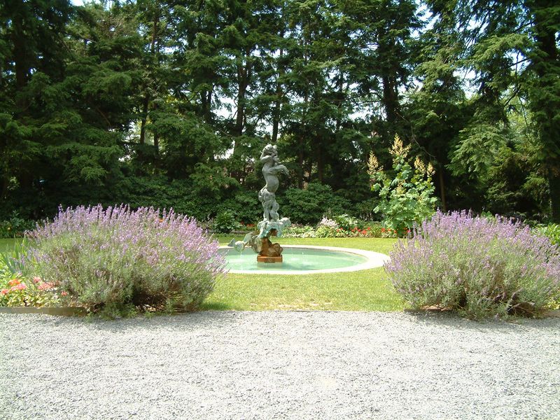 ملف:Princeton University Prospect Garden.jpg