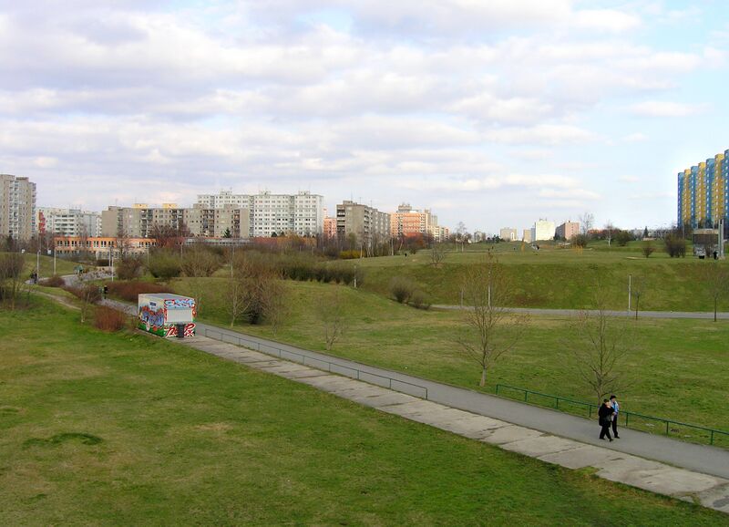 ملف:Central park, Prague Chodov.jpg