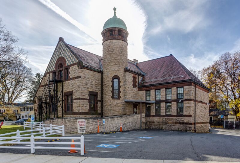 ملف:Dedham Public Library, Massachusetts.jpg