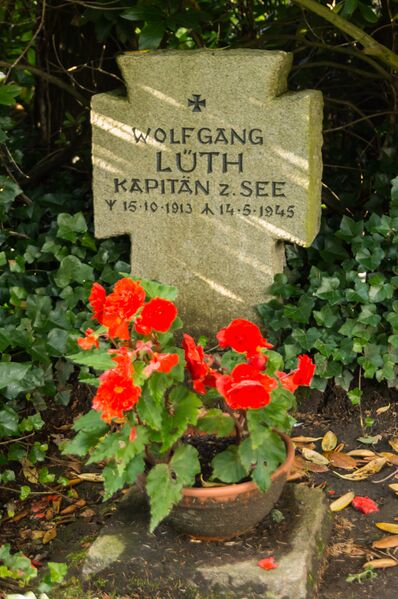 ملف:Grabmal Wolfgang Lüth.jpg