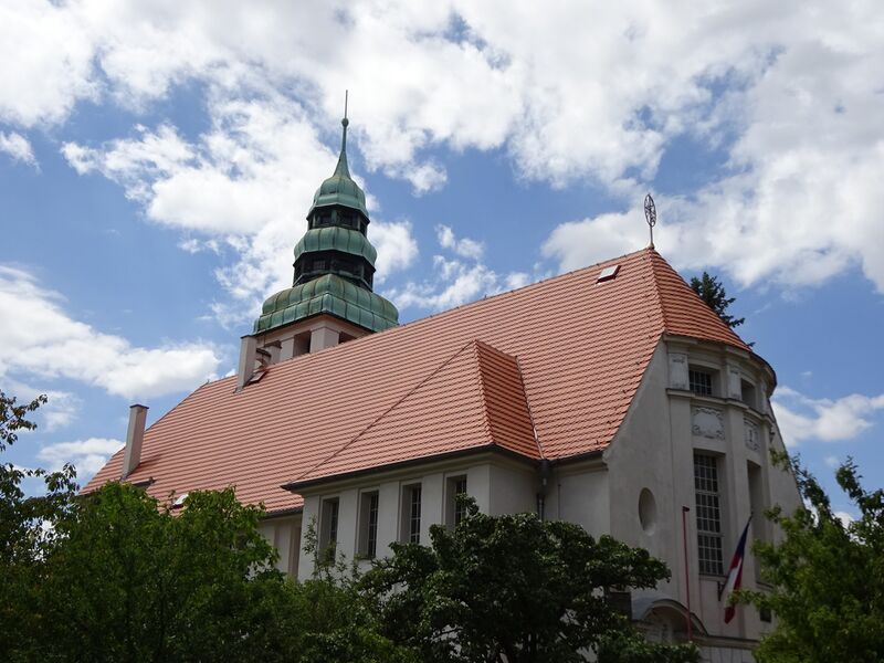 ملف:Kostel v Roudnici n.L..jpg