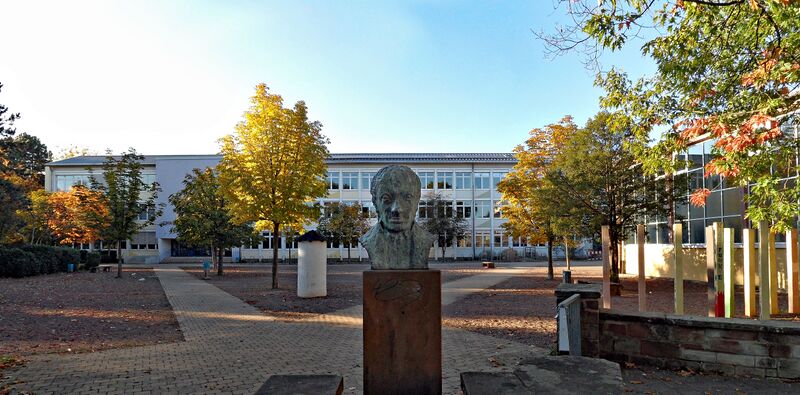ملف:Mannlich-Gymnasium Homburg.jpg