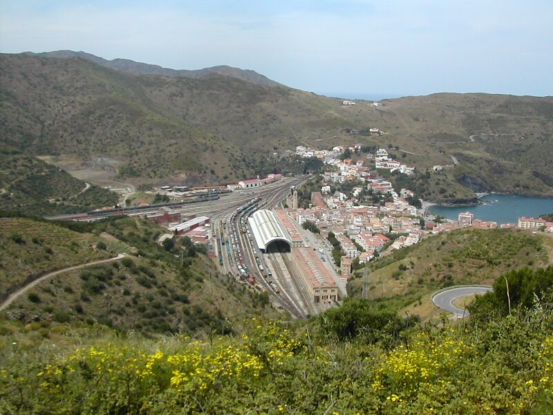 ملف:Portbou.jpg