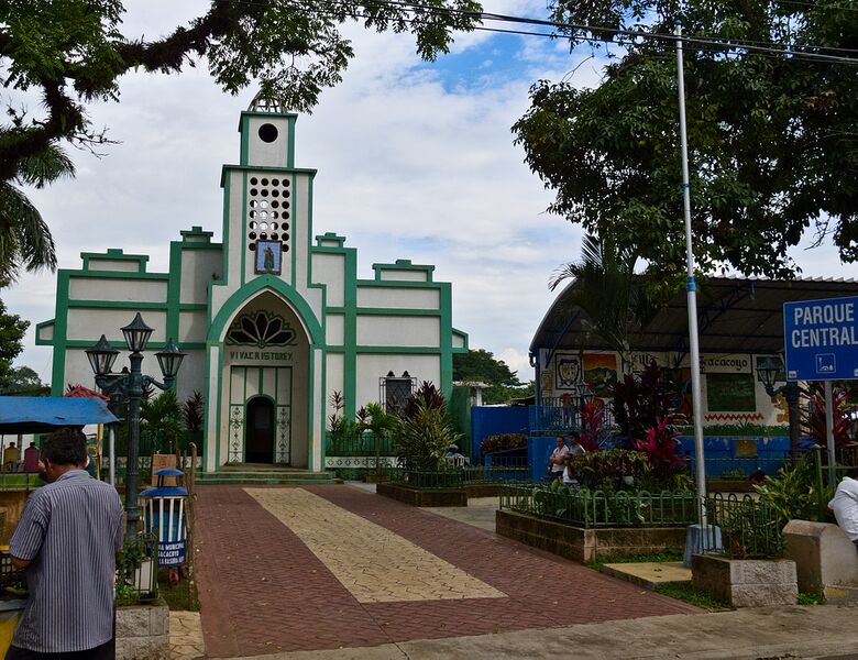 ملف:Sacacoyo Parque Central 2012.jpg