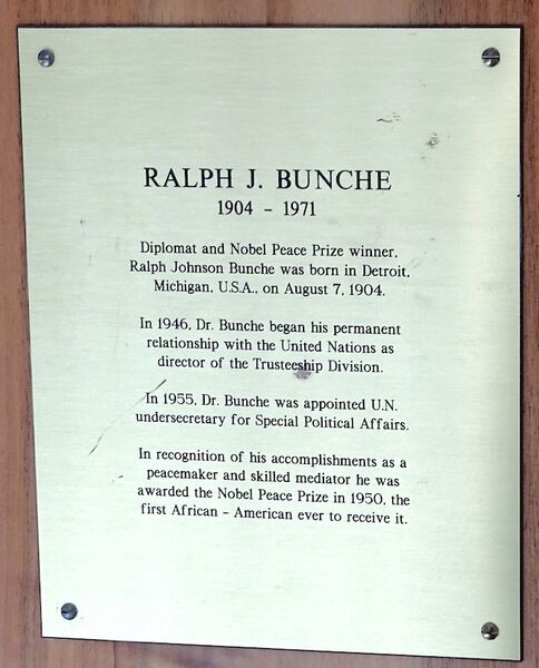 ملف:UNOG-RJBunche-head-3-plaque.jpg