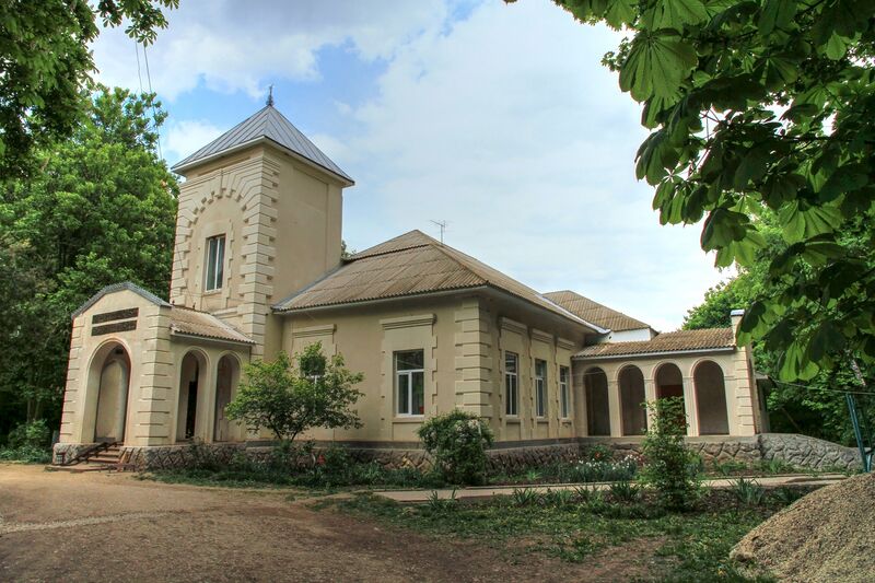 ملف:Parc&conac Pavlovca Briceni (10).jpg