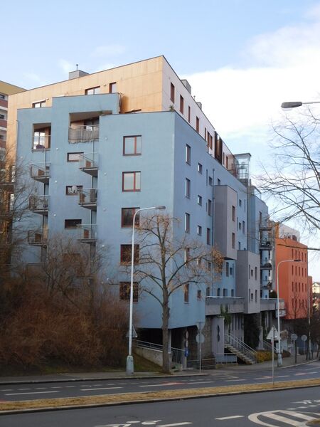 ملف:Praha Pankrac Jeremenkova 102.jpg