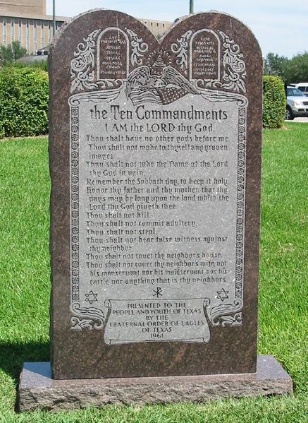 ملف:Ten Commandments Monument.jpg