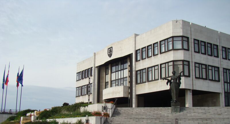 ملف:The slovakian parliament.JPG