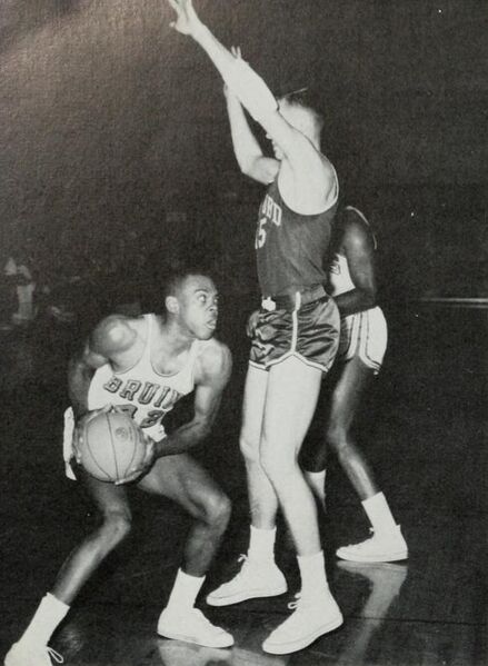 ملف:Walt Hazzard 1964.jpg