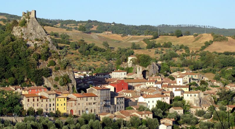 ملف:Roccalbegna, veduta 01.JPG