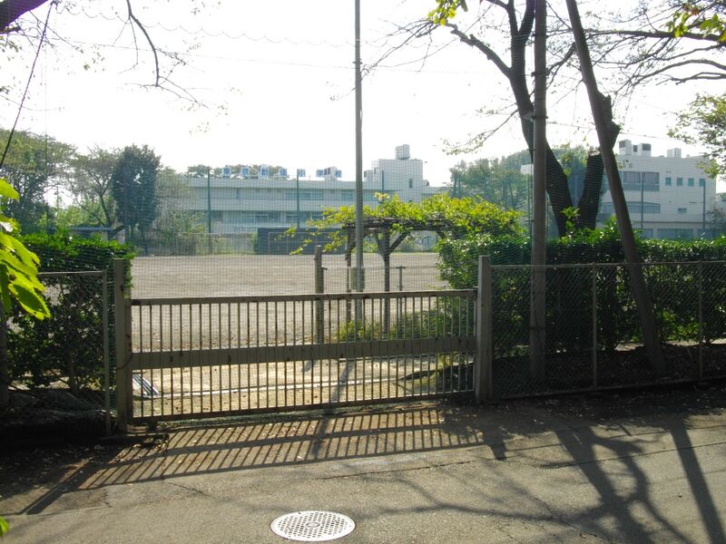 ملف:Tokyo Soka Elementary School.JPG