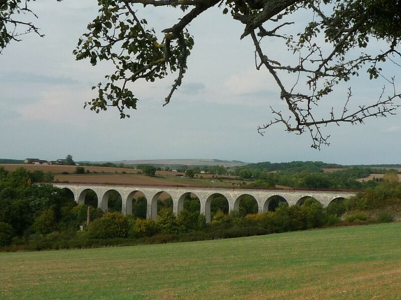 ملف:Viaduc de Druyes (Yonne).JPG