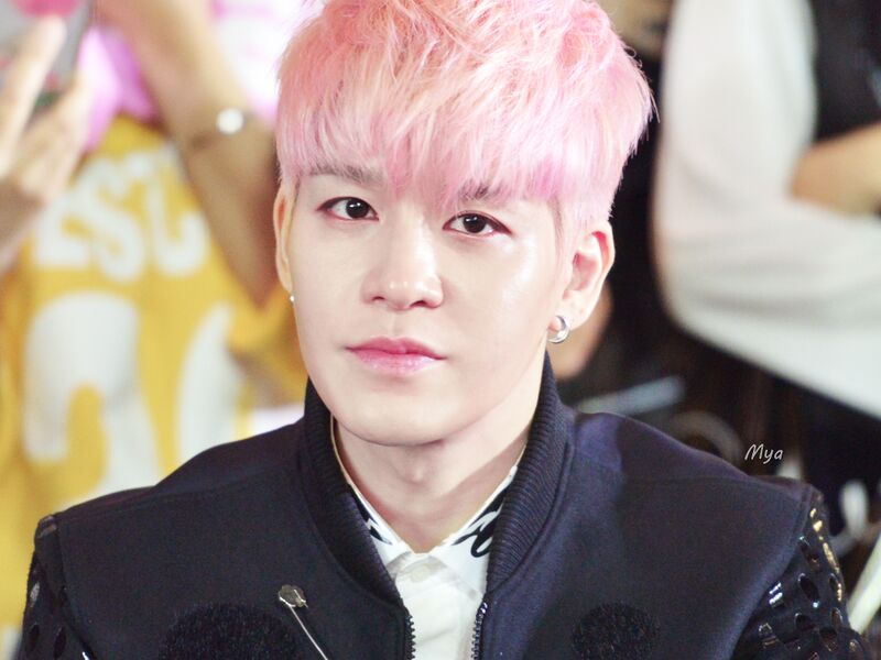 ملف:161020fashionweek ksh2.jpg