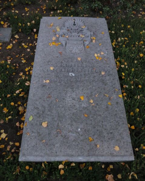 ملف:Alfred von Oppenheim -grave.jpg