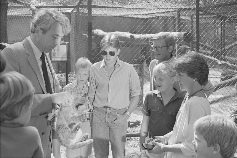 ملف:Antoon van Hooff (1983).jpg