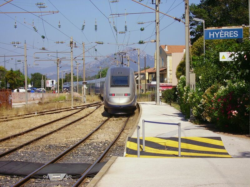 ملف:Hyeres gare-b.jpg