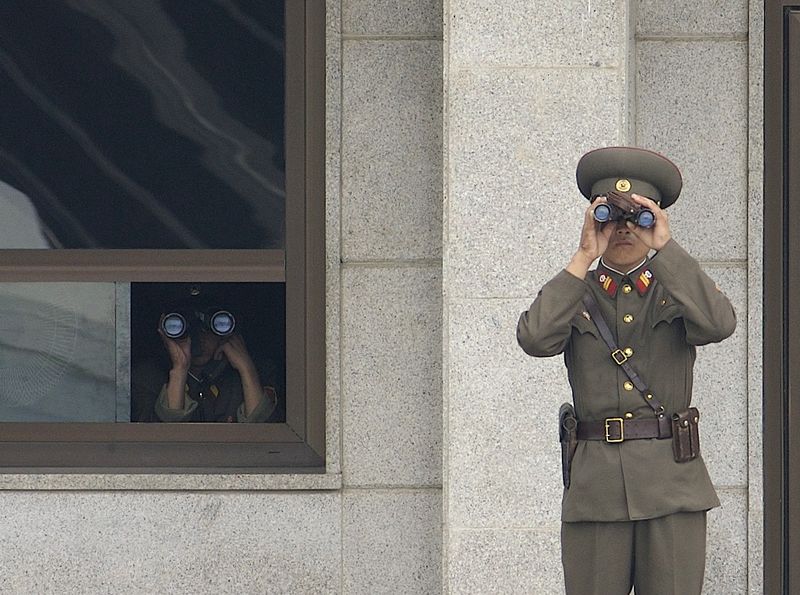 ملف:JointSecurityAreaNorthKoreans.jpg