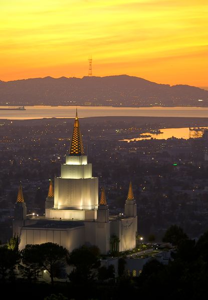 ملف:Oakland Mormon Temple3.jpg