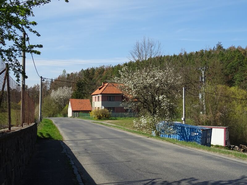 ملف:Hrachov okraj obce.jpg