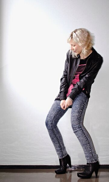 ملف:Skinny jeans 03.jpg