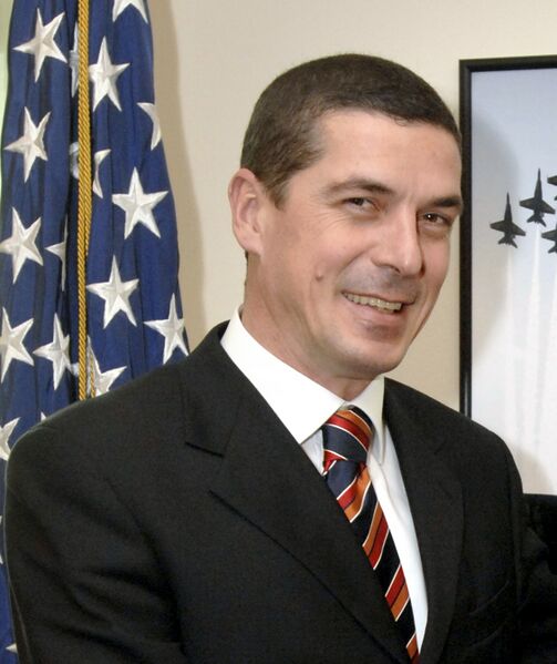 ملف:Gazmend Oketa 080522-D-9880W-017.jpg