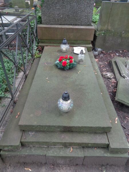 ملف:Janusz Nasfeter grób.jpg