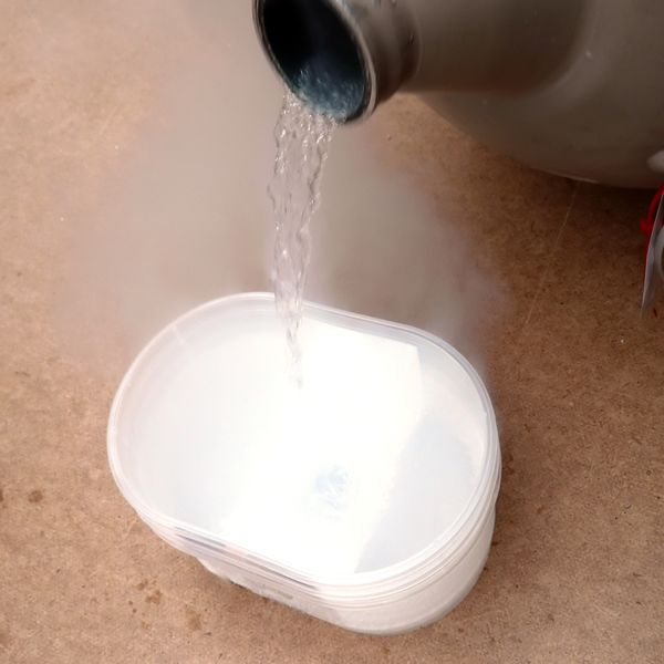 ملف:Liquidnitrogen.jpg