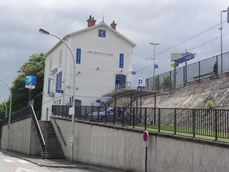 ملف:Étampes, gare de Saint-Martin.JPG