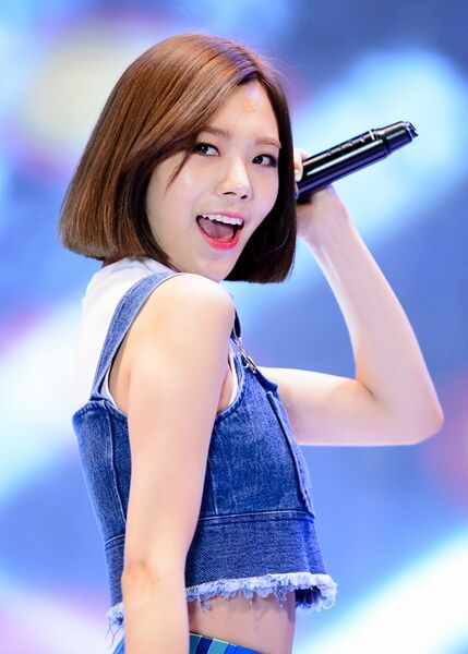 ملف:150802 오렌지캬라멜 29 (cropped).jpg